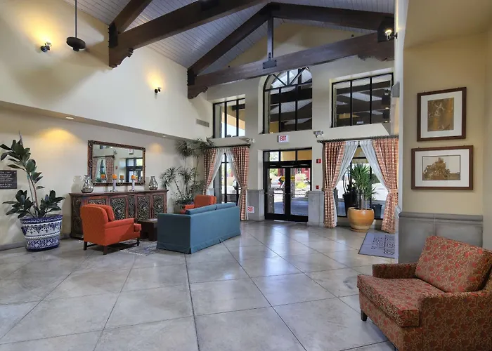 Hampton & Tucson Mall Hotel
