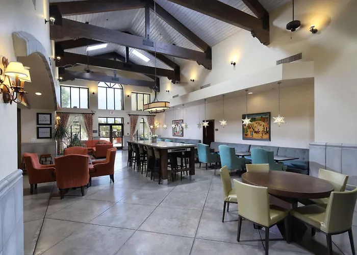 Hampton & Tucson Mall Hotel 3*