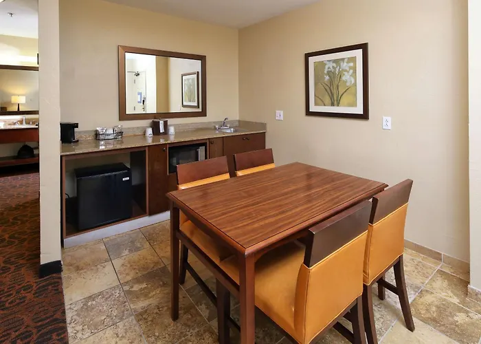 Hampton & Tucson Mall Hotel