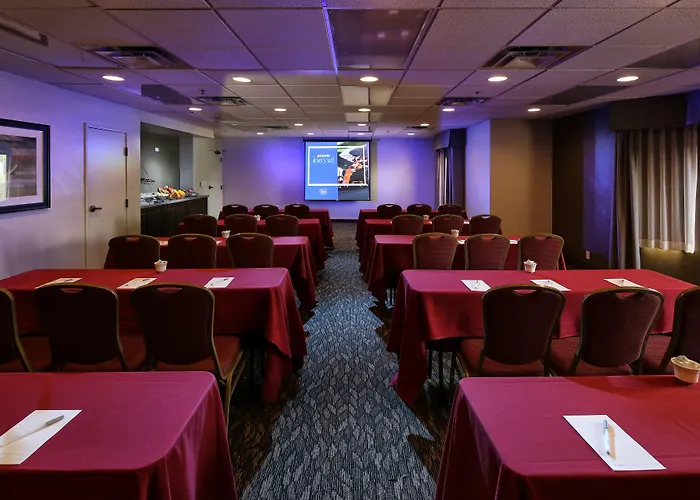 Hotel Hampton & Tucson Mall 3*