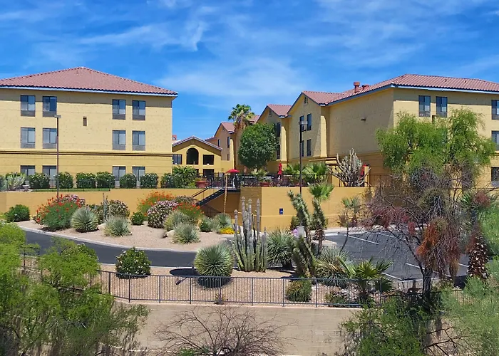 Hampton & Tucson Mall Hotel 3*