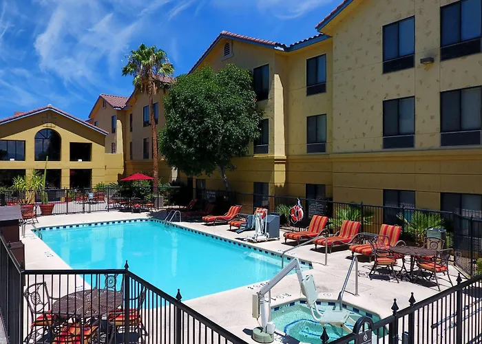 Hotel Hampton & Tucson Mall