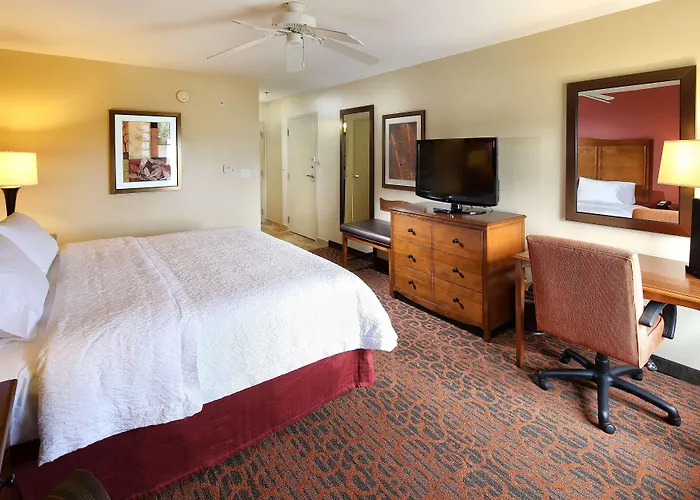 Hotel Hampton & Tucson Mall 3*