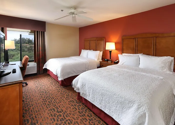 Hotel Hampton & Tucson Mall 3*