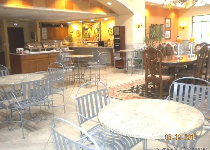 Hampton & Tucson Mall 3*