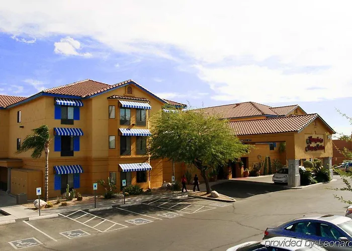 Hotel Hampton & Tucson Mall 3*