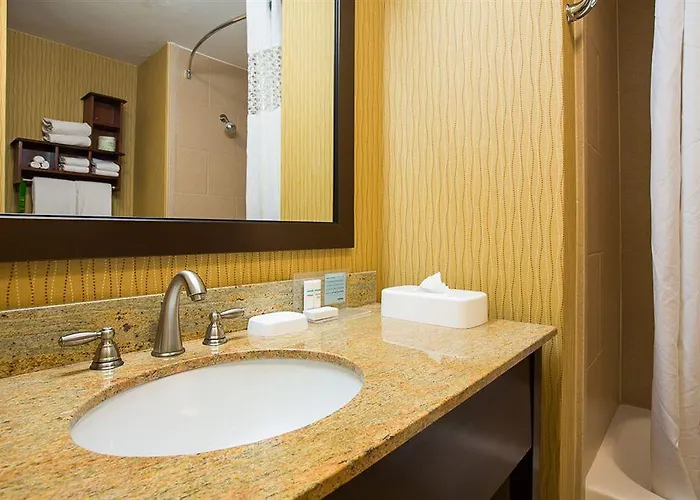 Hampton & Tucson Mall Hotel 3*