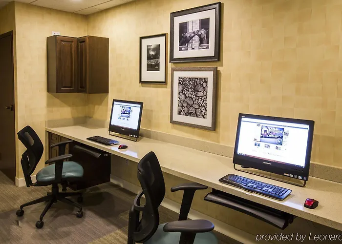 Hampton & Tucson Mall Hotel 3*