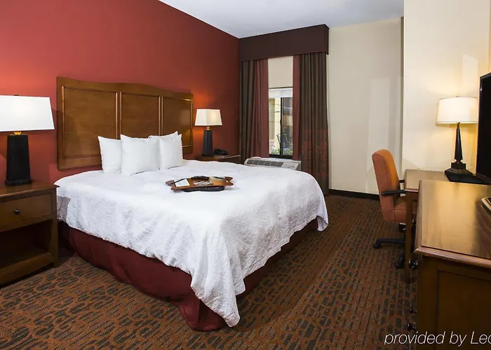 Hotel Hampton & Tucson Mall 3*