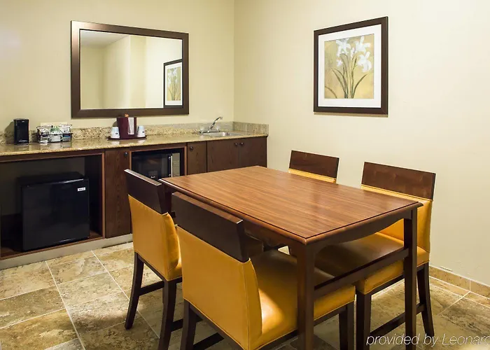 Hampton & Tucson Mall Hotel Casas Adobes