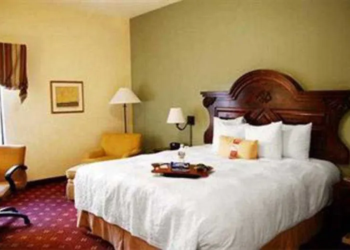 Hampton & Tucson Mall 3*
