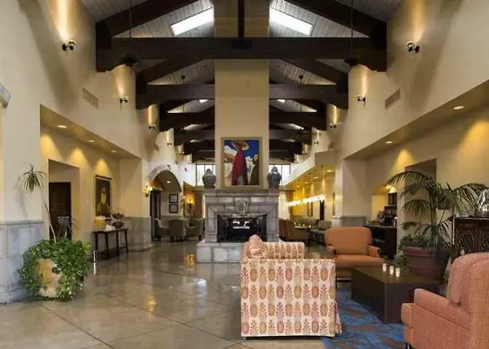 Hampton & Tucson Mall 3*